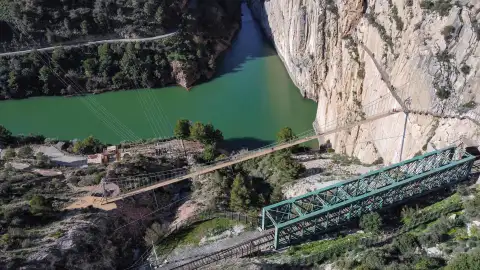 Recreación del puente colgante peatonal que se construirá en el Caminito del Rey Recreación del puente colgante peatonal que se construirá en el Caminito del Rey