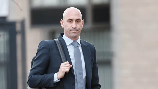 El expresidente de la Real Federación Española de Fútbol, Luis Rubiales, a su llegada a la Audiencia Nacional en San Fernando de Henares El expresidente de la Real Federación Española de Fútbol, Luis Rubiales, a su llegada a la Audiencia Nacional en San Fernando de Henares
