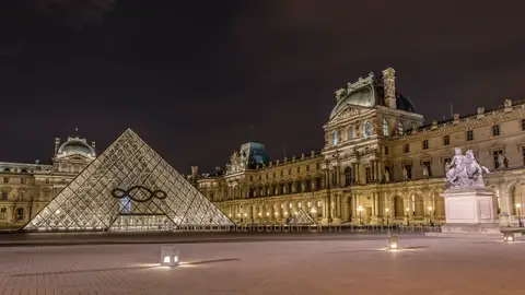 Exterior del Museo del Louvre Exterior del Museo del Louvre