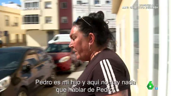 Equipo de investigación encuentra a la madre de uno de los detenidos en la 'Operación Libélula': "A mi hijo no me lo nombres más" Equipo de investigación encuentra a la madre de uno de los detenidos en la 'Operación Libélula': "A mi hijo no me lo nombres más"
