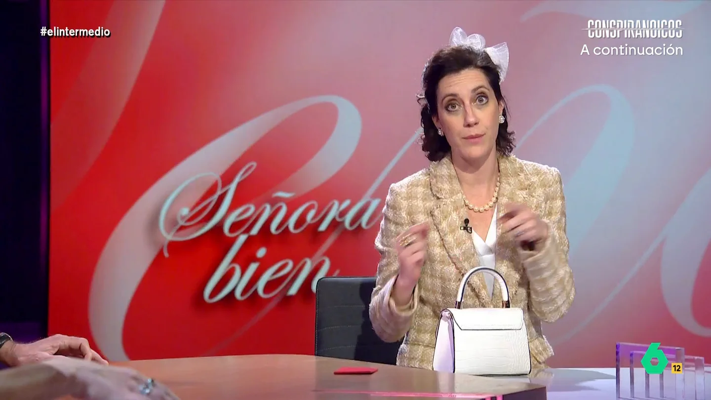 La 'señora bien' 'apoya' el comentario racista de una diputada de Vox: "De aquí a nada necesitamos otra vez a don Pelayo" Rocío de Meer compartió una noticia en la que se anunciaba el nacimiento de un bebé llamado Ayoub en un pequeño pueblo de Zamora, Vega de Villalobos, con el mensaje: "El futuro de este país es tenebroso".