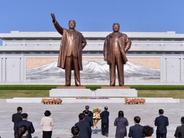 Las esculturas de Kim Il Sung y Kim Jong Il en Corea del Norte