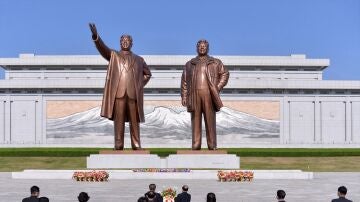 Las esculturas de Kim Il Sung y Kim Jong Il en Corea del Norte