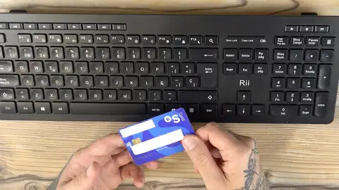 Persona comprando por Internet Persona comprando por Internet