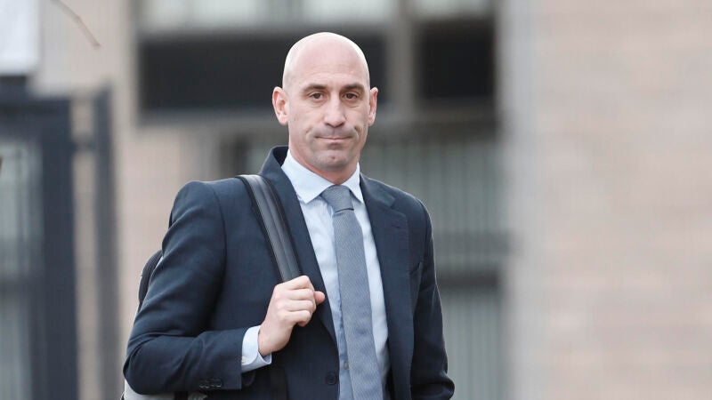 El expresidente de la Real Federación de Fútbol, Luis Rubiales, a su llegada a la Audiencia Nacional en San Fernando de Henares, Madrid.