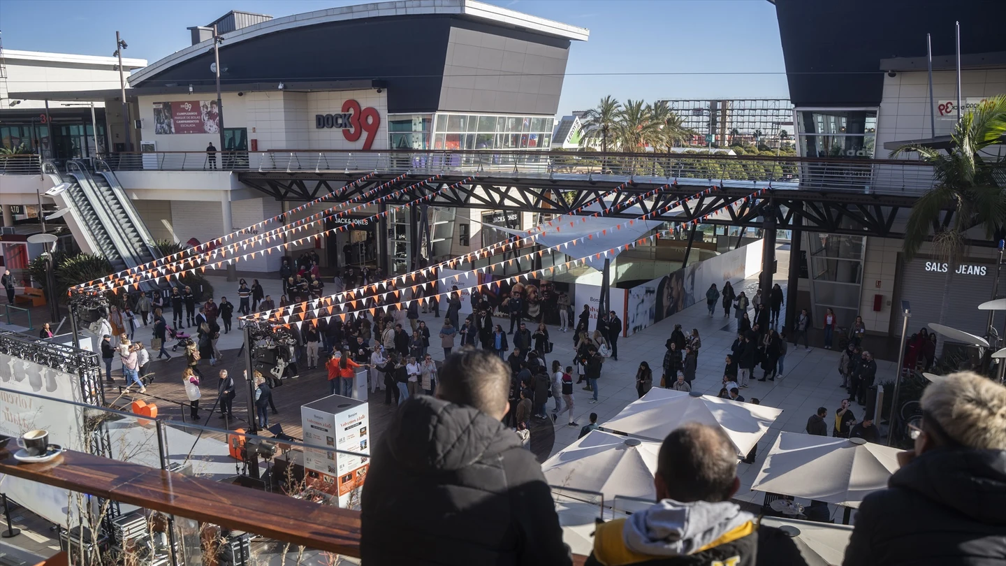 El centro comercial Bonaire reabre tres meses después de la DANA El centro comercial Bonaire reabre tres meses después de la DANA