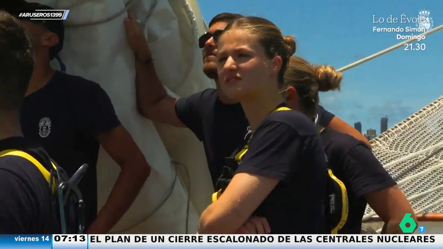 Primeras imágenes de la princesa Leonor a punto de atracar en Salvador de Bahía: "Qué bronceado" Primeras imágenes de la princesa Leonor a punto de atracar en Salvador de Bahía: "Qué bronceado"