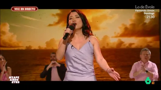 Jiaping emociona a Cristina Pedroche con 'My Heart Will Go On': así ha sido su reto de canto La reportera se enfrenta a la popular canción de Céline Dion en su reto semanal. Para conseguirlo, ha recurrido a la profesora de canto Elizabeth Dolinska. No te pierdas el resultado de su actuación en el vídeo principal.