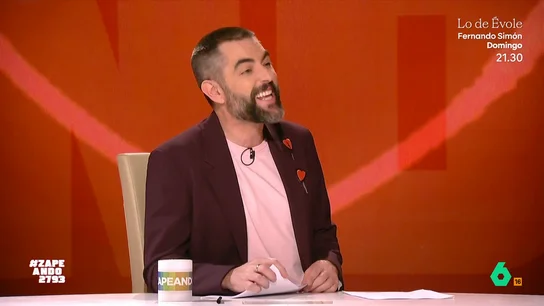 Así fue la visita a Burgos de Dani Mateo con su primera novia: "Las gárgolas me saludaban por el nombre" El presentador de Zapeando decidió pasar 15 días en Burgos con su pareja. Viajaron hasta la ciudad en tren y tenían pensando visitar otros municipios en autobús pero su plan no salió como esperaban.