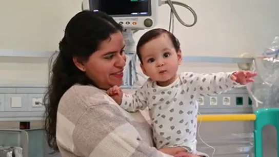 Un bebé con una miocardiopatía dilatada espera un trasplante que salve su corazón: al día nacen 10 niños con esta enfermedad Un bebé con una miocardiopatía dilatada espera un trasplante que salve su corazón: al día nacen 10 niños con esta enfermedad