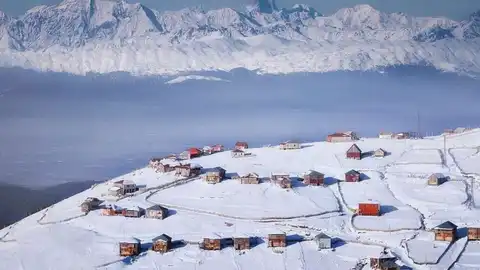 Montañas nevadas en Georgia Montañas nevadas en Georgia