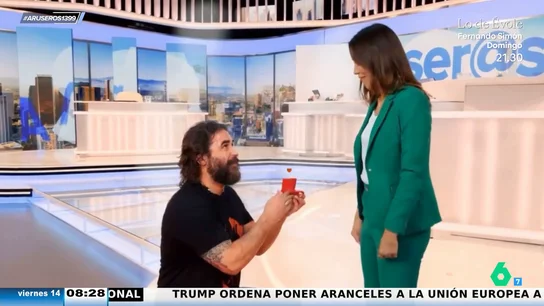 El Sevilla propone matrimonio a una colaboradora de Aruser@s en pleno día de San Valentín: así es Taylor, su prometida El Sevilla propone matrimonio a una colaboradora de Aruser@s en pleno día de San Valentín: así es Taylor, su prometida