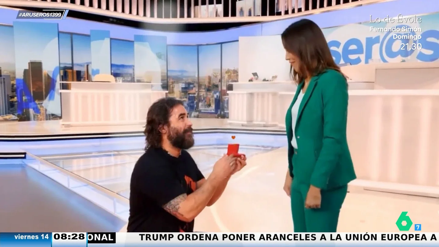 El Sevilla propone matrimonio a una colaboradora de Aruser@s en pleno día de San Valentín: así es Taylor, su prometida El Sevilla propone matrimonio a una colaboradora de Aruser@s en pleno día de San Valentín: así es Taylor, su prometida