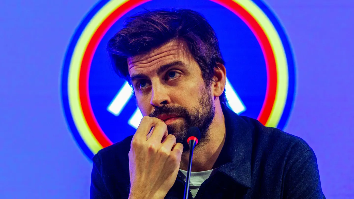 Gerard Piqué, en una rueda de prensa en la sede central de la entidad bancaria MoraBanc. Gerard Piqué, en una rueda de prensa en la sede central de la entidad bancaria MoraBanc.