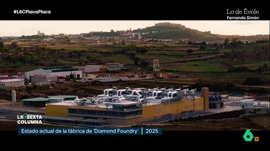 La fábrica de diamantes sintéticos de DiCaprio en Trujillo, o cómo las renovables pueden impulsar a la España despoblada "Esta es la primera empresa de producción de diamantes con huella de carbono cero", comenta Eugenio de Arriba, natural de Trujillo y jefe de planta de 'Diamond Foundry', que en este vídeo explica cómo ese proyecto ha transformado su pueblo.