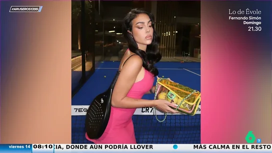 Alfonso Arús alucina con Georgina Rodríguez: "¿Hay que llevar un bolso de Chanel para jugar al pádel?" Alfonso Arús alucina con Georgina Rodríguez: "¿Hay que llevar un bolso de Chanel para jugar al pádel?"