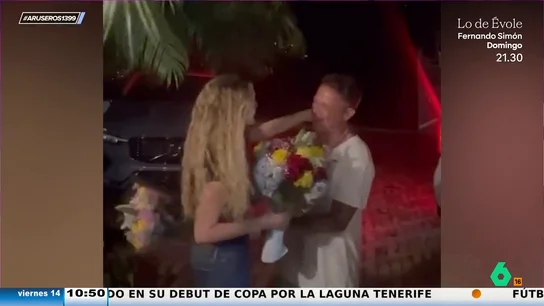 El divertido vídeo en el que Alejandro Sanz y Candela Márquez se regalan por sorpresa lo mismo en San Valentín El divertido vídeo en el que Alejandro Sanz y Candela Márquez se regalan por sorpresa lo mismo en San Valentín
