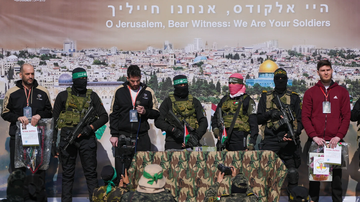 Los tres rehenes liberados por Hamás en ele sexto intercambio con Israel Los tres rehenes liberados por Hamás en ele sexto intercambio con Israel