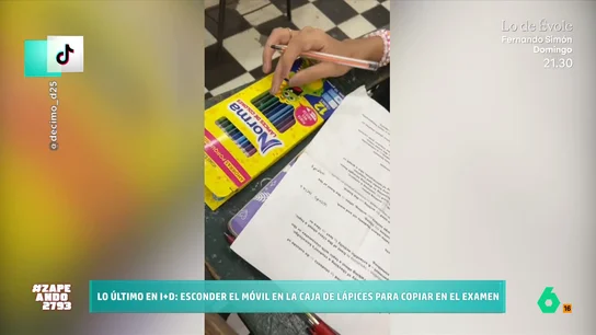 El ingenioso 'truco' que usa una chica para esconder el móvil y copiar en un examen: "Le va a ir bien en la vida" La joven ha pasado de las típicas chuletas de papel, escondidas entre bolígrafos o en una manga, a hacer trampas utilizando su teléfono móvil de una manera curiosa. Descubre su 'truco' en el vídeo principal.