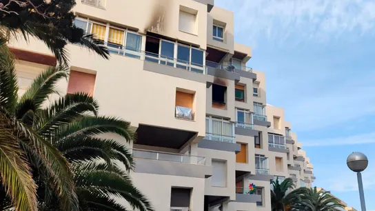 Una anciana ha muerto y otras tres personas han resultado intoxicadas en el incendio de Vila-seca (Tarragona) Una anciana ha muerto y otras tres personas han resultado intoxicadas en el incendio de Vila-seca (Tarragona)