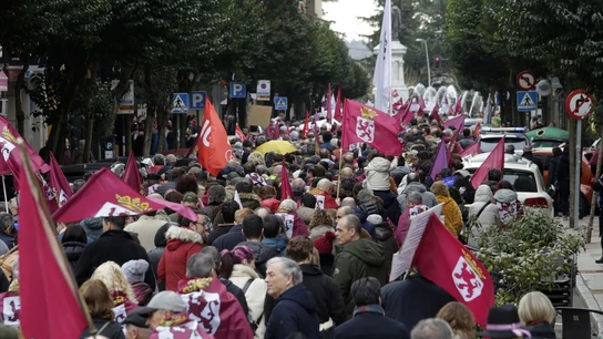 Cientos de personas durante una manifestación en defensa del futuro de la provincia de León, a 16 de febrero de 2025, Cientos de personas durante una manifestación en defensa del futuro de la provincia de León, a 16 de febrero de 2025,