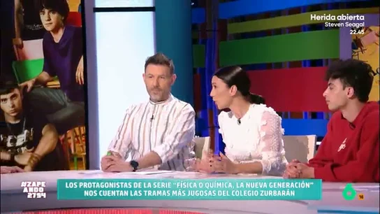 Desde salud mental a la búsqueda de la identidad: ¿Qué temas van a sorprender en 'FoQ. La Nueva Generación'? La actriz Itziar Miranda y el actor Santiago Garzozi visitan Zapeando para hablar sobre la nueva serie de Atresplayer. Con nuevos profesores y alumnos, la serie se acerca en esta ocasión a las inquietudes de los jóvenes de la generación Z.