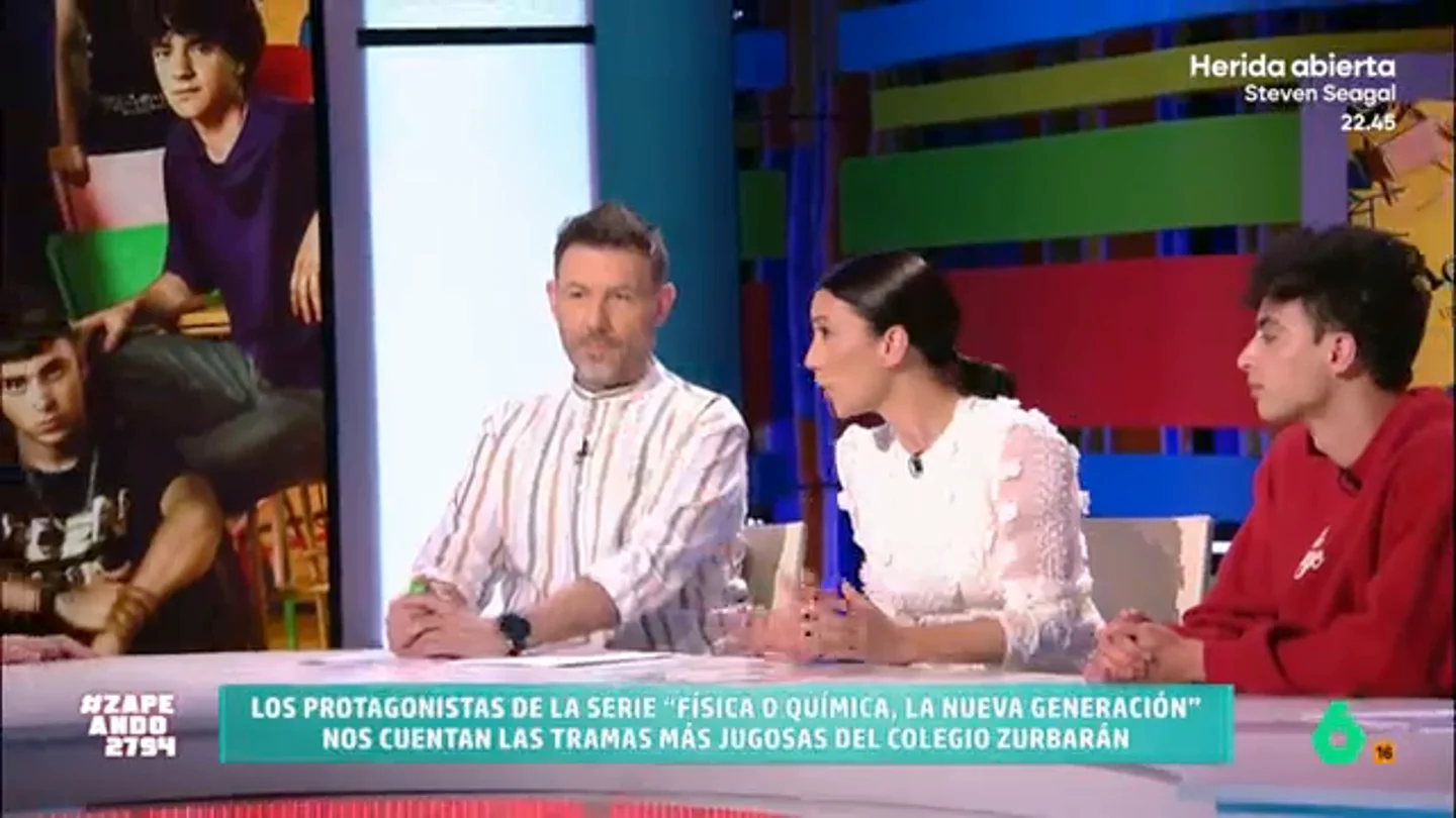 Desde salud mental a la búsqueda de la identidad: ¿Qué temas van a sorprender en 'FoQ. La Nueva Generación'? La actriz Itziar Miranda y el actor Santiago Garzozi visitan Zapeando para hablar sobre la nueva serie de Atresplayer. Con nuevos profesores y alumnos, la serie se acerca en esta ocasión a las inquietudes de los jóvenes de la generación Z.