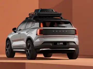 La elegancia de Volvo en el SUV pequeño que llega este 2025 en una versión Cross Country más campera que nunca La elegancia de Volvo en el SUV pequeño que llega este 2025 en una versión Cross Country más campera que nunca