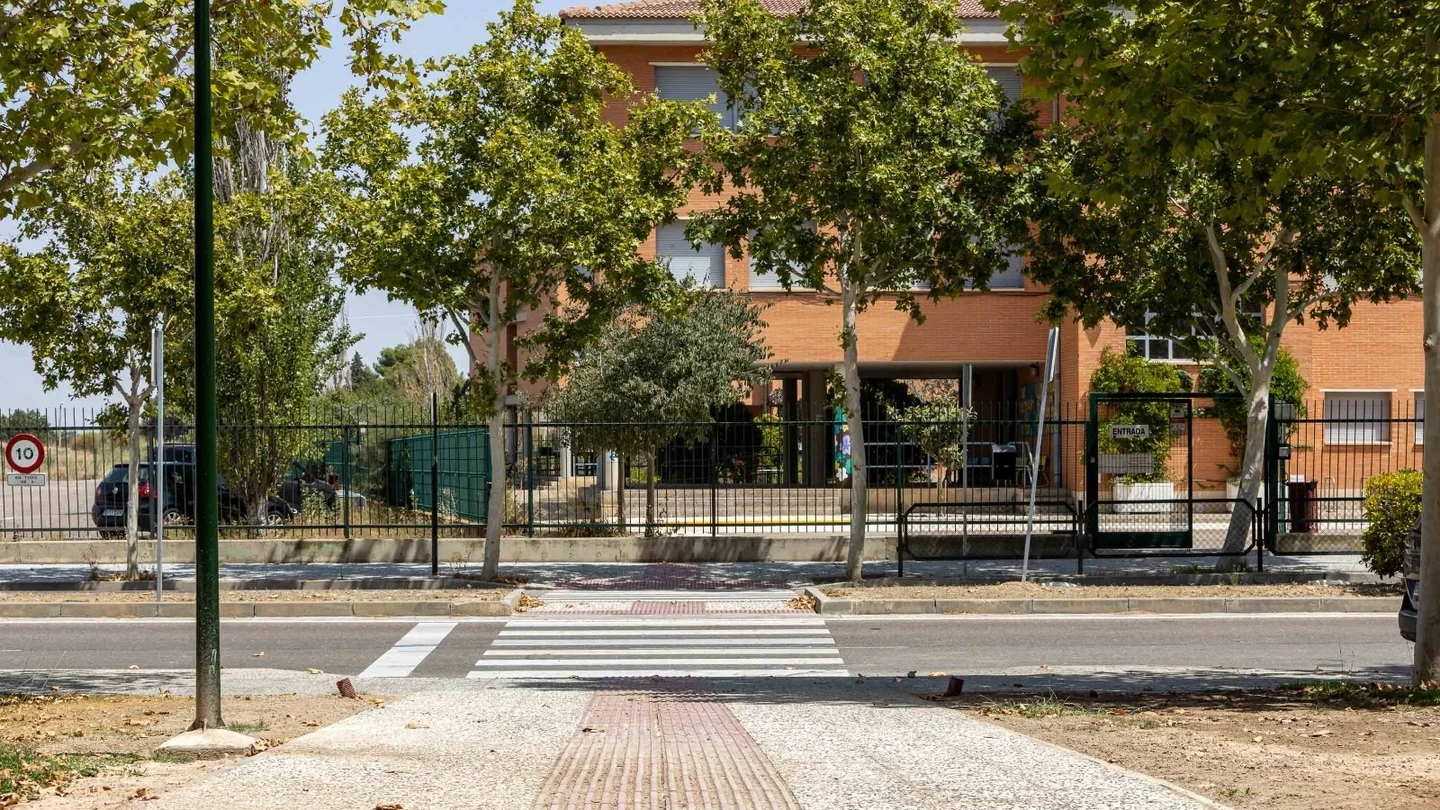 Fachada del IES Ítaca de Zaragoza Fachada del IES Ítaca de Zaragoza