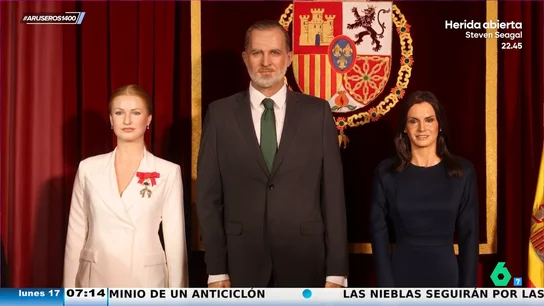 Alfonso Arús alucina con las figuras de cera del rey Felipe y Leonor: ¿Qué hace Santi Acosta al lado de la princesa?" Alfonso Arús alucina con las figuras de cera del rey Felipe y Leonor: ¿Qué hace Santi Acosta al lado de la princesa?"