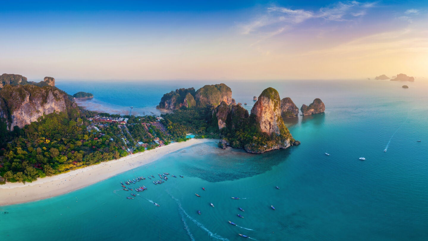playa de Railey al atardecer, Krabi, Tailandia
