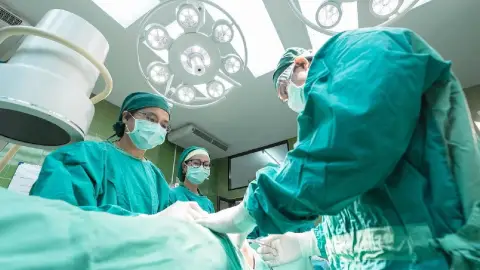 Los hospitales son una fuente frecuente de infecciones resistentes. Los hospitales son una fuente frecuente de infecciones resistentes.