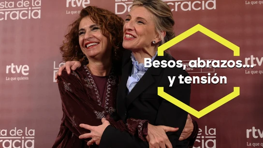 María Jesús Montero y Yolanda Díaz, abrazadas a la salida de un acto María Jesús Montero y Yolanda Díaz, abrazadas a la salida de un acto