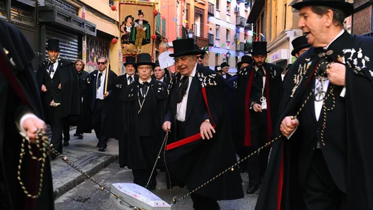 La Alegre Cofradía del Entierro de la Sardina celebra su desfile en 2024. La Alegre Cofradía del Entierro de la Sardina celebra su desfile por las calles de Madrid en 2024.