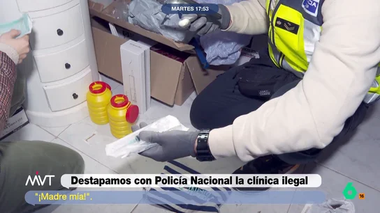 La policía encuentra un cuarto oculto en un centro de bótox ilegal en el que hay viales abiertos y jeringuillas usadas Los agentes, durante su inspección, descubren aparatos para llevar a cabo tratamientos que no estarían autorizados. Además, encuentran productos como cremas anestésicas compradas por la falsa doctora a través de una red social.
