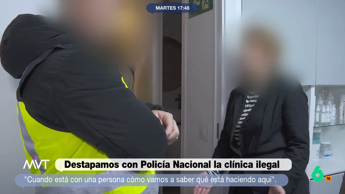 Las sorprendentes excusas de la dueña del local que aloja un centro de bótox ilegal: "No he visto a nadie pinchando" La dueña del establecimiento se escuda en que ellos solo alquilaban una de sus cabinas a la falsa doctora para que llevara a cabo tratamientos de estética y que desconocían que estos, en realidad, fueran de tipo médico estético.