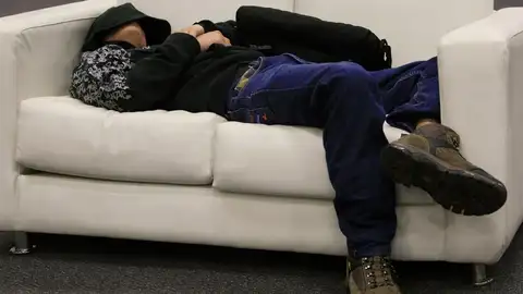 Joven durmiendo Joven durmiendo