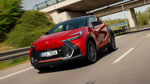 Este SUV coupé de diseño futurista con fiabilidad Toyota es el único superventas Top 10 en España que cuesta más de 30.000 € Toyota C-HR