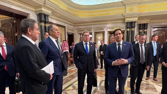 Los representantes de EEUU y Rusia, tras la reunión mantenida en Riad este martes. Los representantes de EEUU y Rusia, tras la reunión mantenida en Riad este martes.