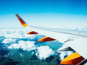 Ala del avión durante el vuelo Ala del avión durante el vuelo