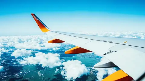 Ala del avión durante el vuelo Ala del avión durante el vuelo