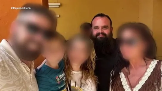 "Conectó el disco duro pensando que sería una serie...": así descubrió la exnovia del padre Fran los vídeos de presuntas violaciones a mujeres "Conectó el disco duro pensando que sería una serie...": así descubrió la exnovia del padre Fran los vídeos de presuntas violaciones a mujeres