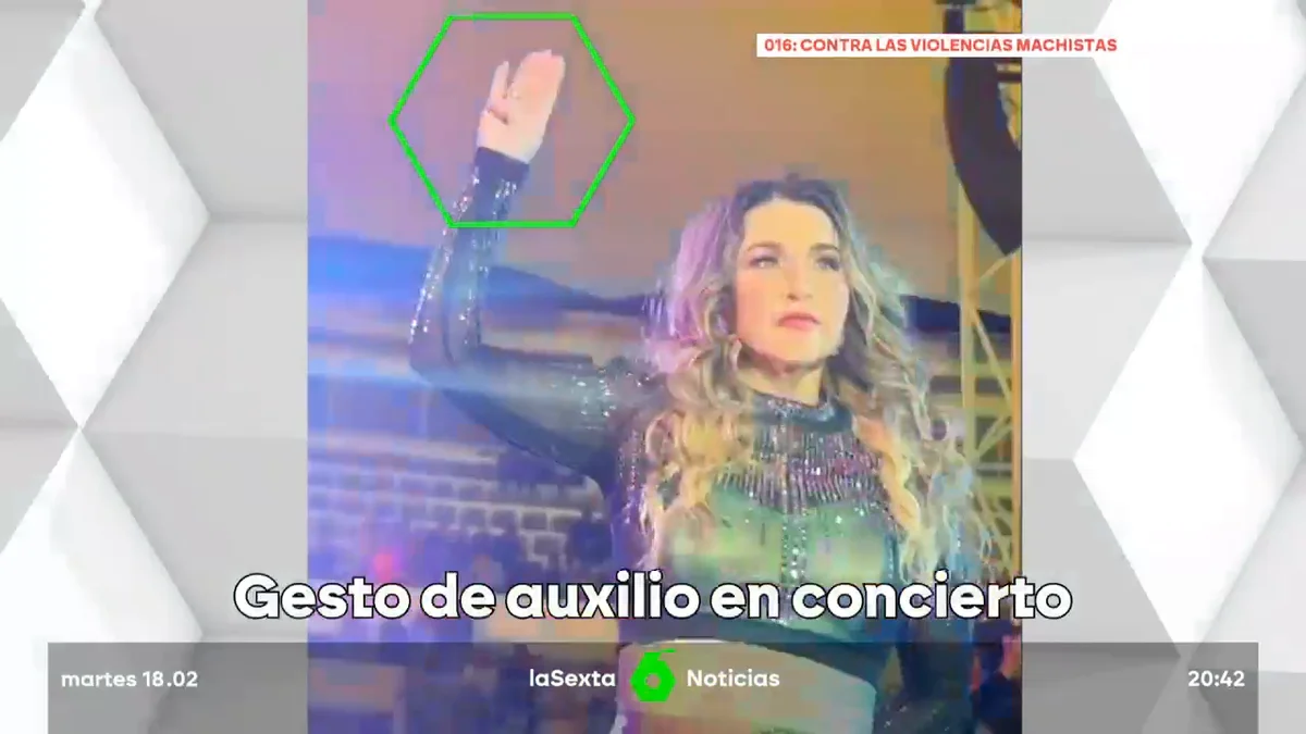 Singer Alicia Villarreal asks for help in full concert by making the sign of victims of gender violence Singer Alicia Villarreal asks for help in full concert by making the sign of victims of gender violence