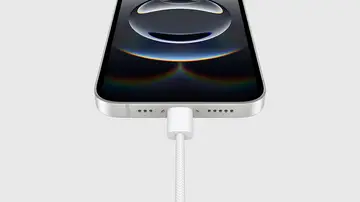 El conector USB tipo C del iPhone 16e El conector USB tipo C del iPhone 16e