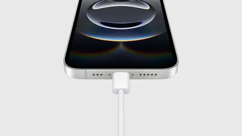 El conector USB tipo C del iPhone 16e El conector USB tipo C del iPhone 16e