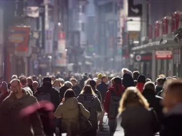 Gente caminando por la ciudad Gente caminando por la ciudad
