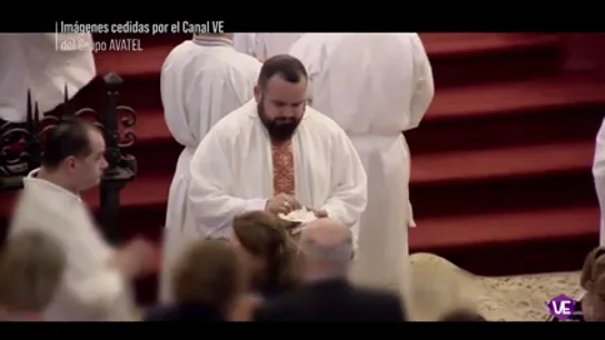 Así era la doble vida del padre Fran: de día religioso y de noche disfrutando locales de ocio nocturno de la playa Así era la doble vida del padre Fran: de día religioso y de noche disfrutando locales de ocio nocturno de la playa