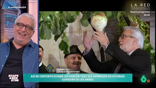El ataque de risa de Leo Harlem en 'El Hormiguero' al verse besando un nabo: "El momento más emocionante de todos" Leo Harlem mantenía ayer una divertida charla con Pablo Motos a propósito de su nombramiento como 'guardián de los nabos' en Asturias. En este vídeo, la reacción del cómico al ver por primera vez el momento.