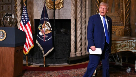 El presidente de EEUU, Donald Trump, tras una rueda de prensa en su residencia de Florida El presidente de EEUU, Donald Trump, tras una rueda de prensa en su residencia de Florida