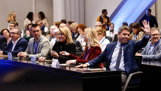Gritos de "Mazón dimisión" en la Federación de Municipios Valencianos: "Se me ocurren bastantes calificativos que no diré por respeto" Gritos de "Mazón dimisión" en la Federación de Municipios Valencianos: "Se me ocurren bastantes calificativos que no diré por respeto"